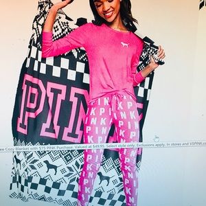 Victoria’s secret pink NIP fleece blanket